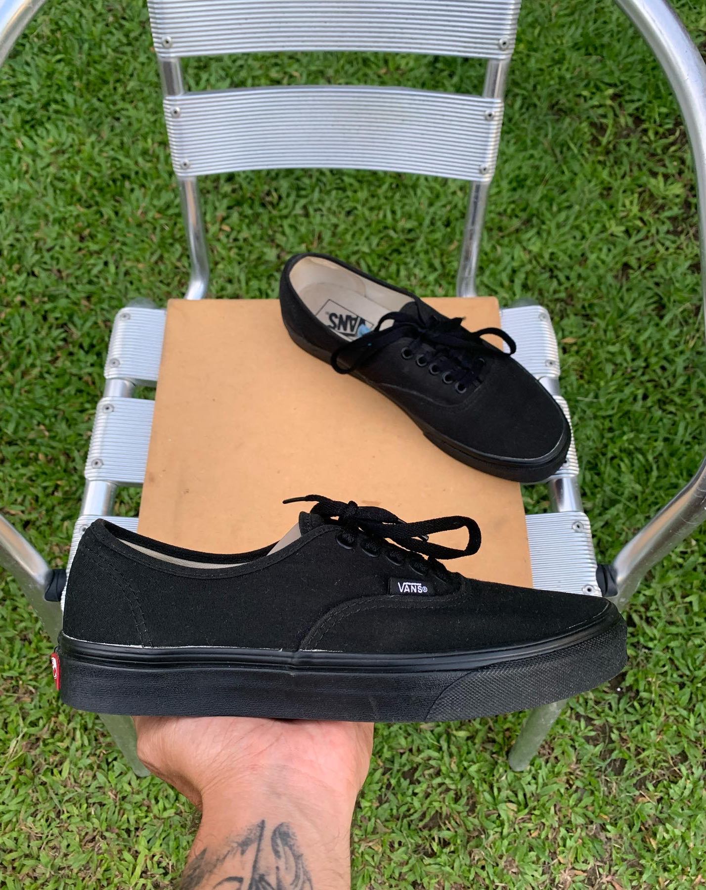 Vans authentic triple black shop