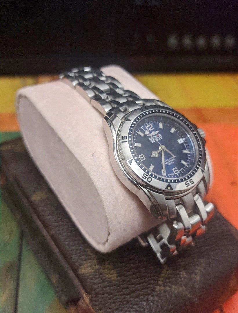 VINTAGE SECTOR SWISS MADE LADIES DIVER WATCH