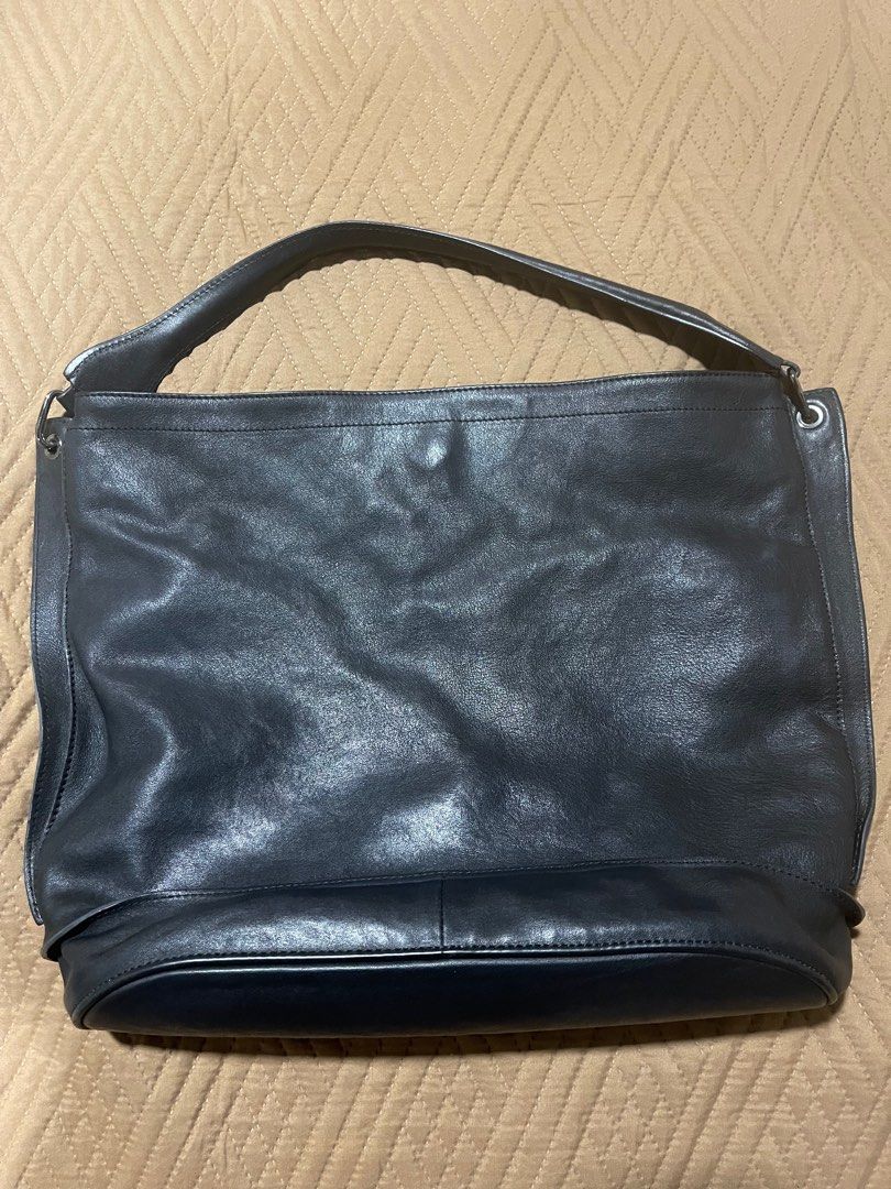 100% Authentic Longchamp Bag (Category: Luxury Bags & Wallets) located in Cebu City. Submitted by chatty124 (Listing ID 1201651808, Image 2). Description: RFS: Decluttering Dimensions H: 12 inches W: 16 inches D: 5 inches.