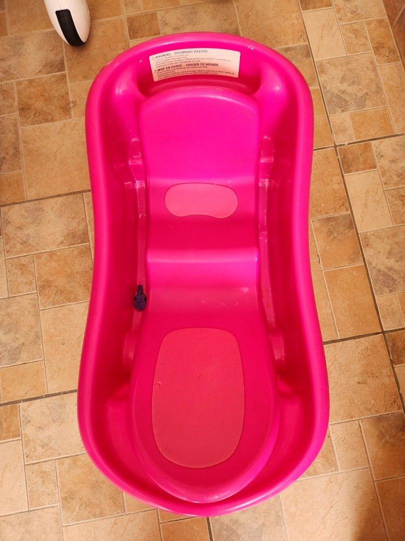 2md Hand Toddler Bath Tub Pink, Babies & Kids, Bathing & Changing