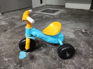 8 types of newborn/toddler playtime items (tricycle, blocks,Camera,bib cube etc) kindly read description before requesting