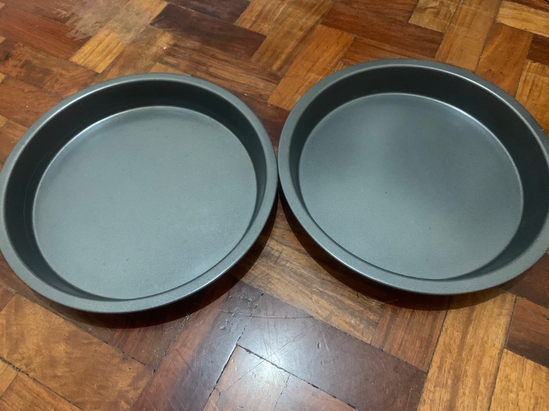 9 inch pie pan/ pizza pan, Furniture & Home Living, Kitchenware