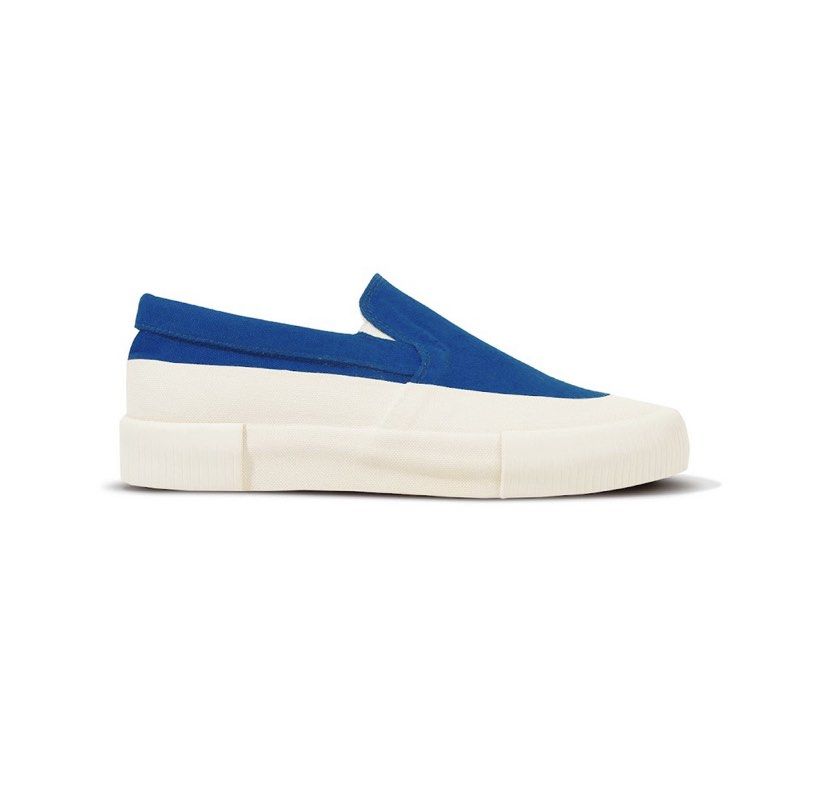 Sepatu slip on canvas 2025
