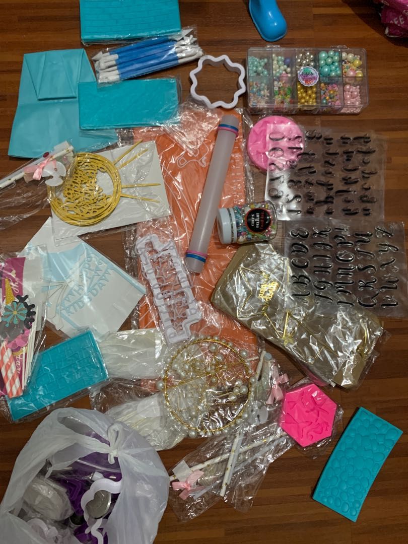 Baking Set (Take All) worth 3k (Category: Bakeware) located in Manila. Submitted by luckyjoycue (Listing ID 1201662697, Image 1). Description: These are excess inventory. For take all.