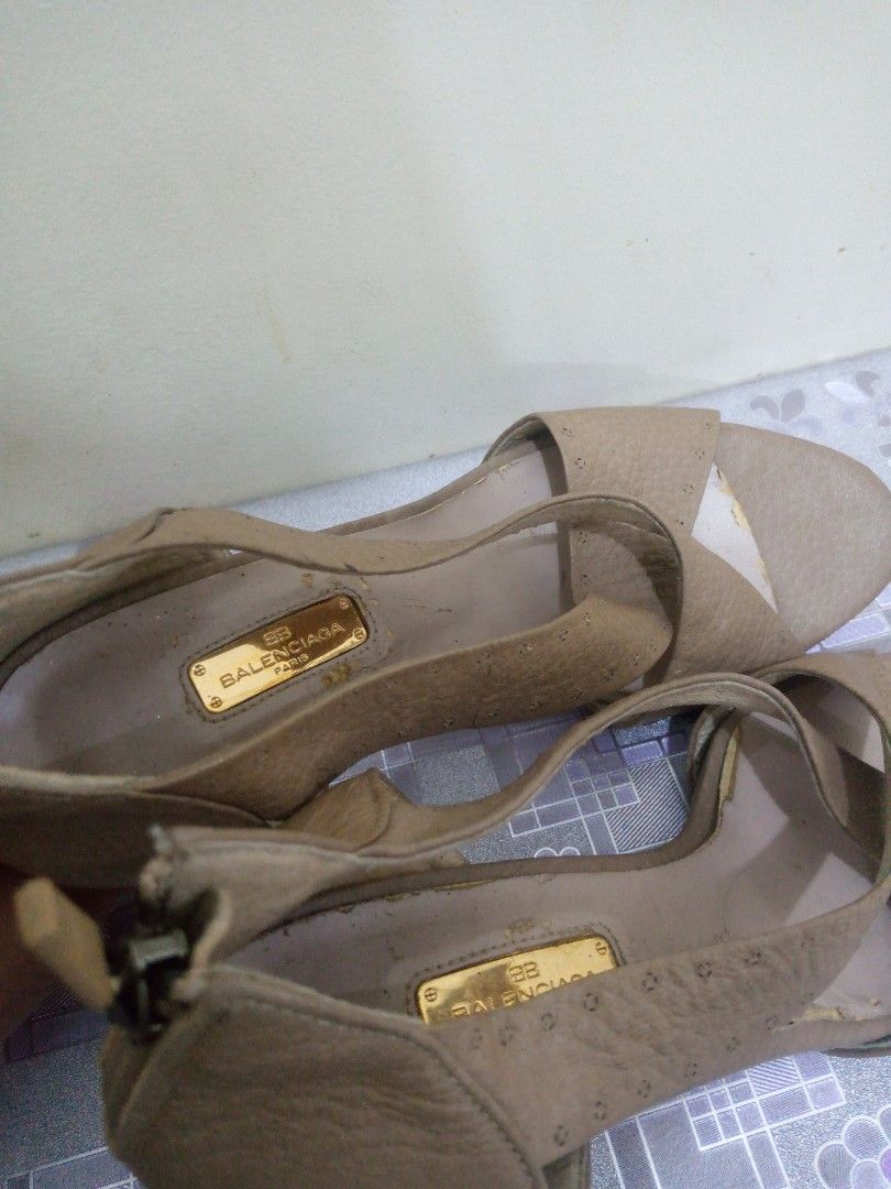Balenciaga Heels (Category: Sneakers & Footwear) located in Quezon City. Submitted by bebenico (Listing ID 1201694635, Image 2). Description: see flaws at the last pic, generally still beautiful. Wala damage sa appearance.