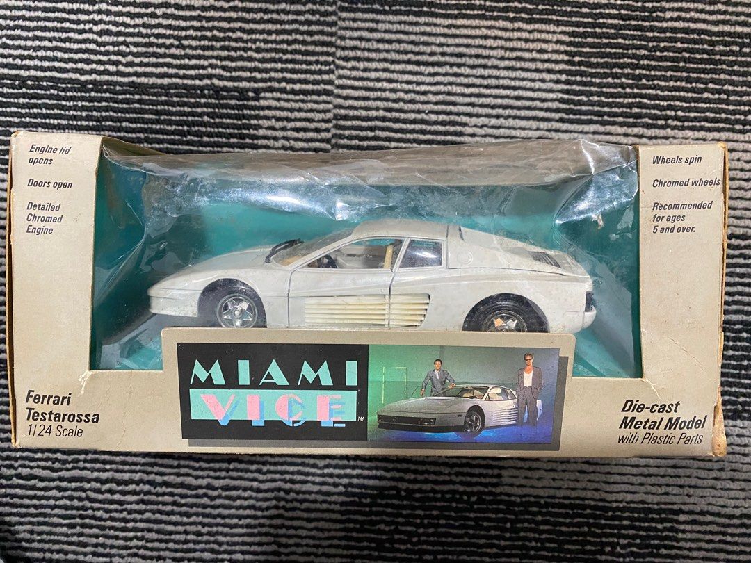 Bburago Ferrari Testarossa 1984 Miami Vice White 1 24 scale