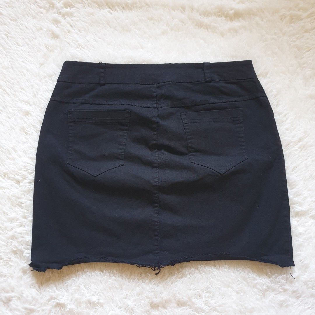 Black Denim Skirt Solid Black (Category: Skirts) located in Angat. Submitted by phase2shop (Listing ID 1201681557, Image 2). Description: Size 30 no flaws.