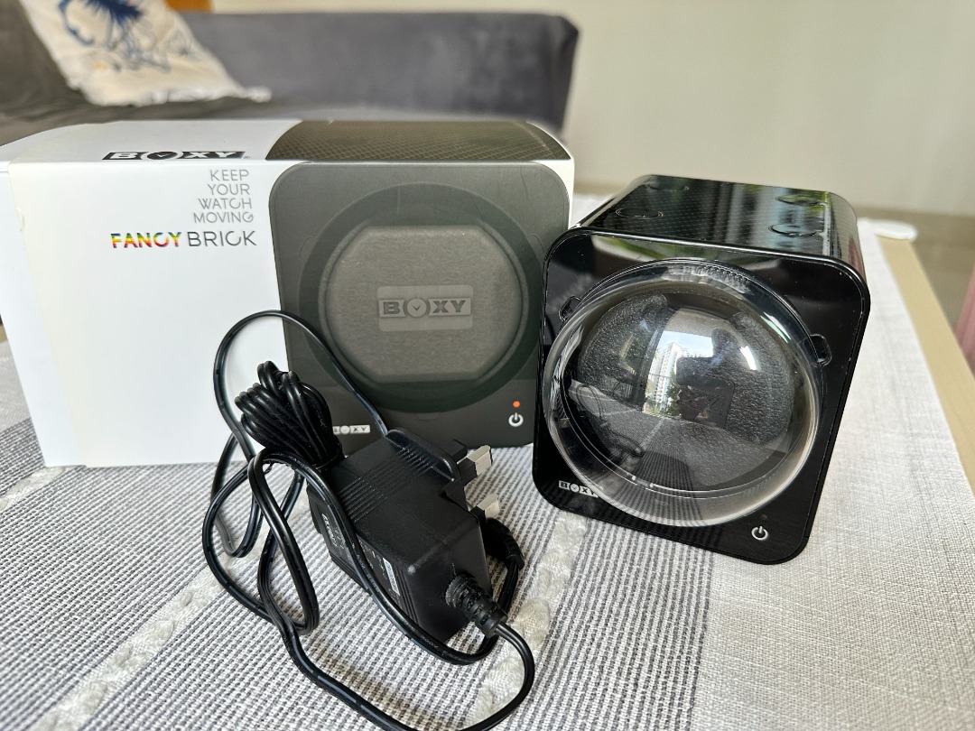 Boxy Brick watch winder, Mobile Phones & Gadgets, Other Gadgets on