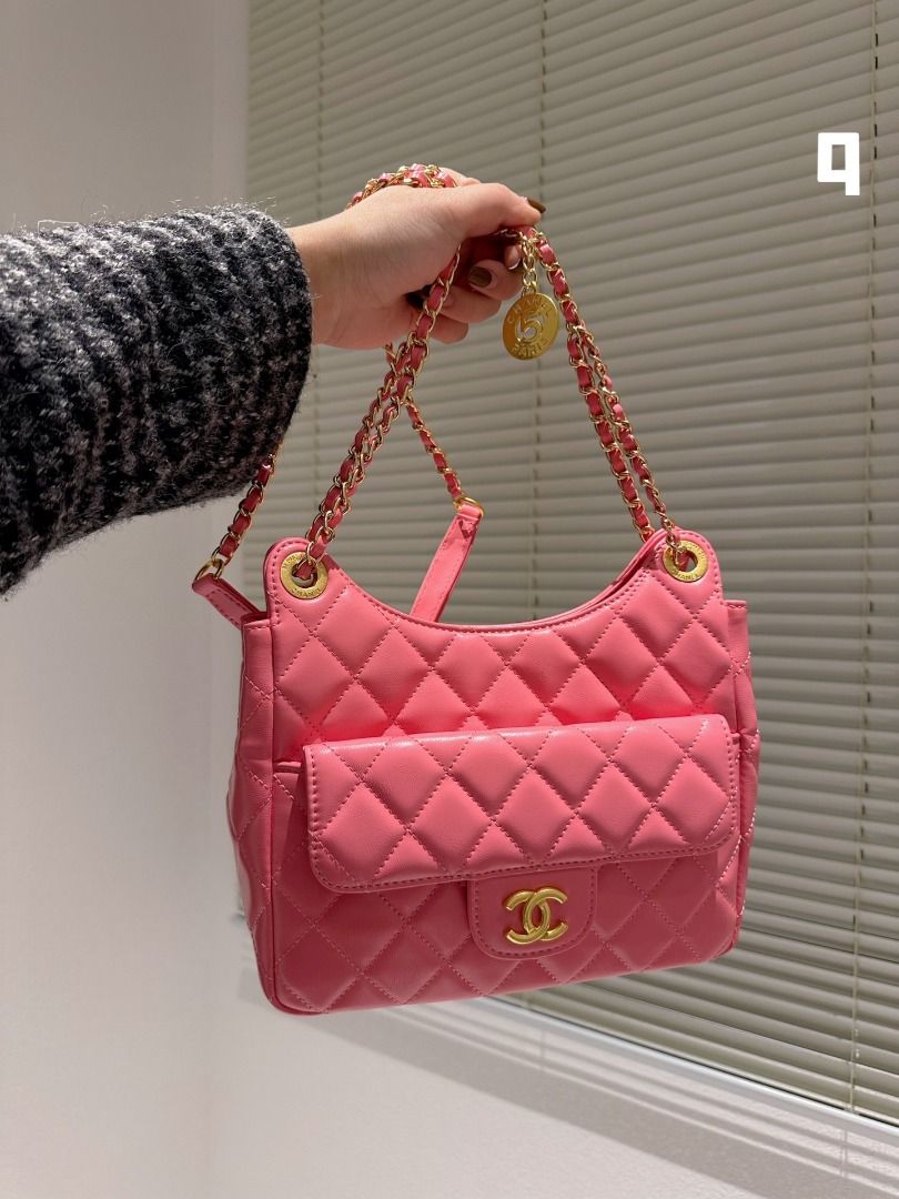 Chanel 22k hobo bag black, 名牌, 手袋及銀包- Carousell