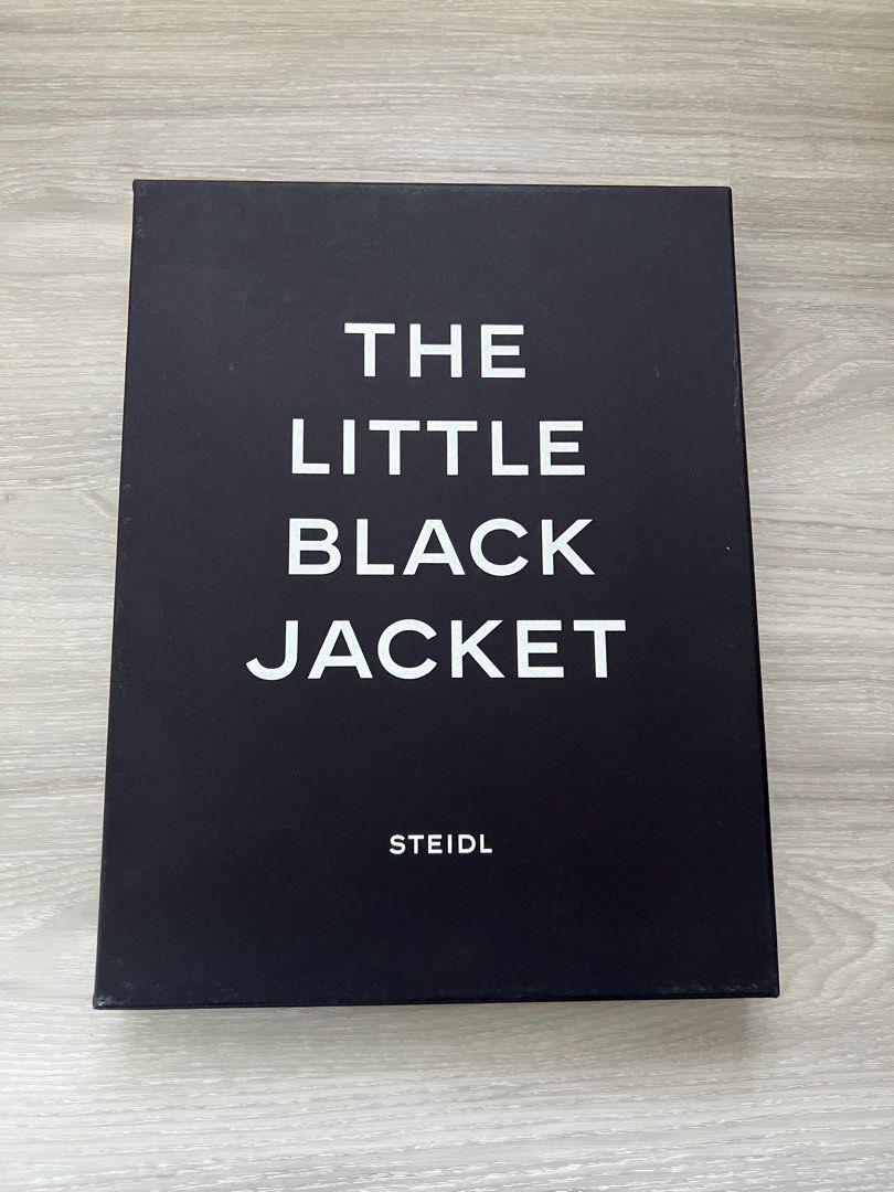 Chanel The Little Black Jacket Book 香奈兒, 興趣及遊戲, 收藏品及