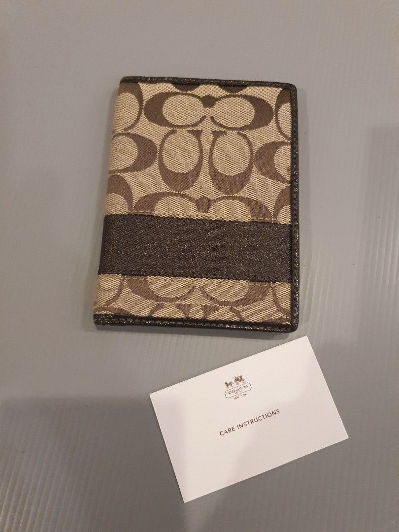 COACH SIGNATURE PASSPORT HOLDER, Women's Fashion, Bags & Wallets