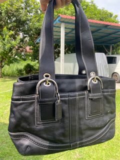 (Category: ) located in . Submitted by fawa.wardrobe (Listing ID 1201675268, Image 1). Description: .