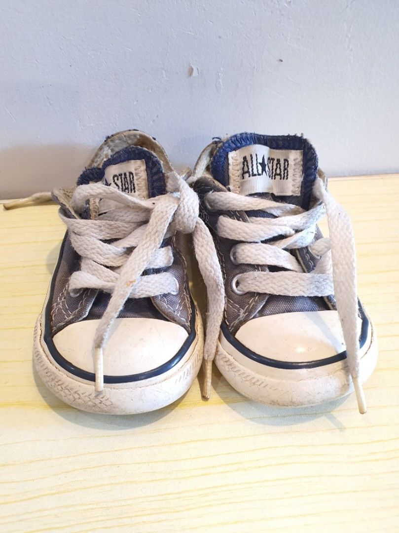 Converse All Star Gray Chucks for Kids (Category: Babies & Kids Fashion) located in Caloocan City. Submitted by mamma_bee (Listing ID 1201747656, Image 1). Description: Pls. read / Paki basa po muna! I will not be held responsible for misinformation. Condition: Used / Preloved Size: US 4 / EUR 20 / 11.5 CM *This item is used so pls. expect signs of usage. Bawal sa maselan or maarte, don't expect a brand new item. *PLS. DO NOT ASK FOR PROOF OF AUT