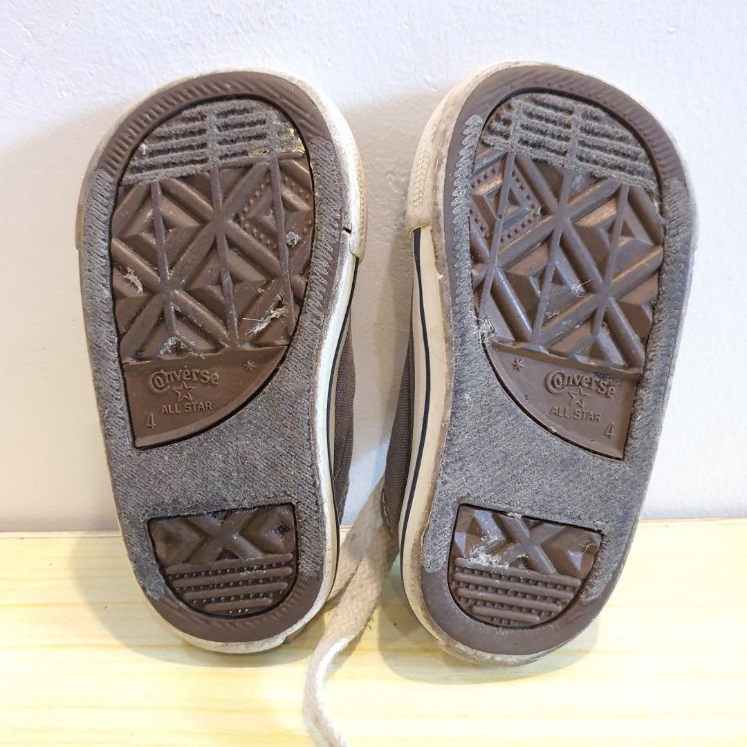 Converse All Star Gray Chucks for Kids (Category: Babies & Kids Fashion) located in Caloocan City. Submitted by mamma_bee (Listing ID 1201747656, Image 3). Description: Pls. read / Paki basa po muna! I will not be held responsible for misinformation. Condition: Used / Preloved Size: US 4 / EUR 20 / 11.5 CM *This item is used so pls. expect signs of usage. Bawal sa maselan or maarte, don't expect a brand new item. *PLS. DO NOT ASK FOR PROOF OF AUT