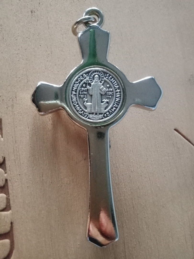 Crucifix Jesus Relic Holy Land Rome with free pouch and door hang crucifix, Hobbies & Toys