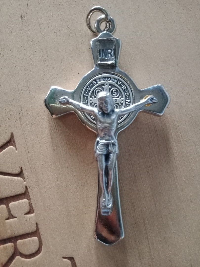 Crucifix Jesus Relic Holy Land Rome with free pouch and door hang crucifix, Hobbies & Toys