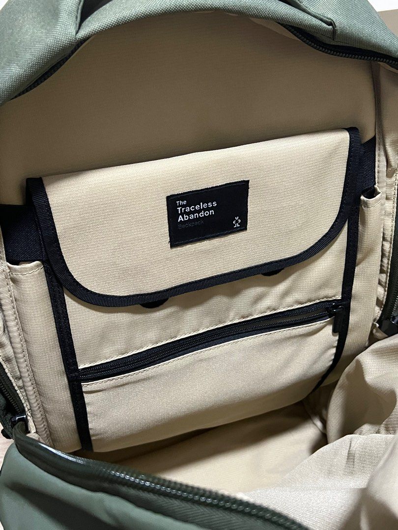 Crumpler traceless sales abandon review