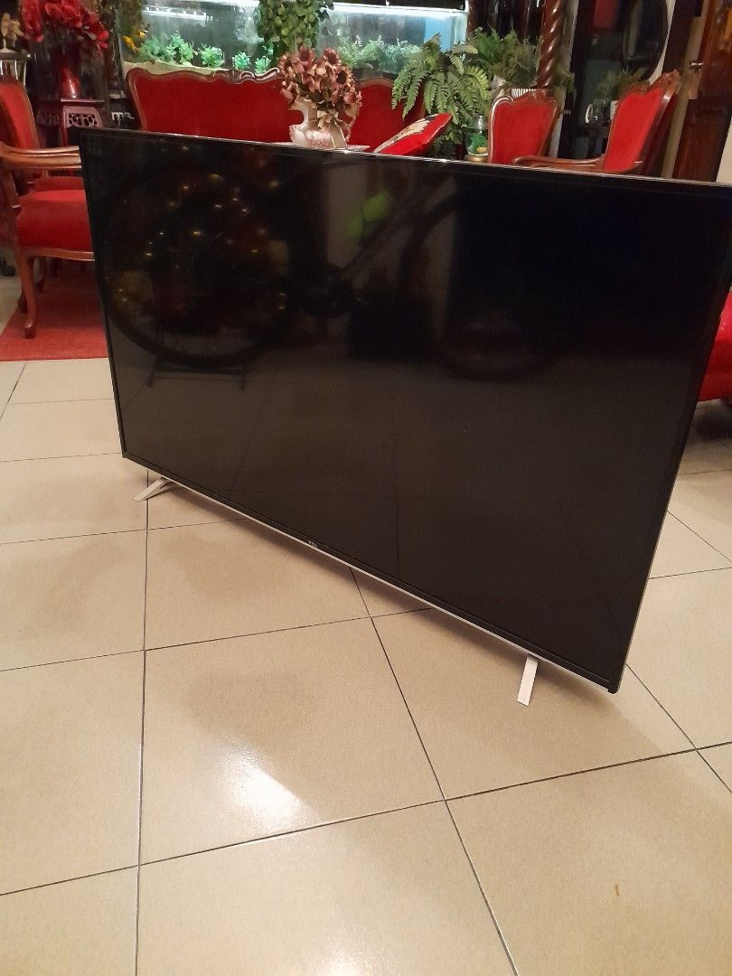 DEFECTIVE LED/LCD 48' TCL flat screen TV, TV & Home Appliances, TV