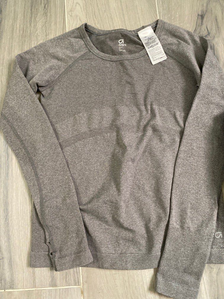 Gap set （分類：嬰兒及小童流行時尚）位於 Hong Kong。 由 celinehay 提交（商品編號 1201679004，圖片 2）。簡介： Size for 6-7 year old。