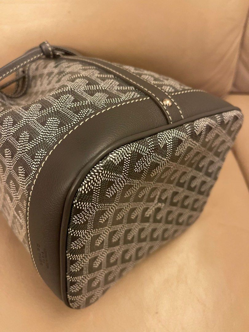 💋GOYARD Goyardine Petit Flot Bucket Bag Grey, Luxury, Bags & Wallets on  Carousell