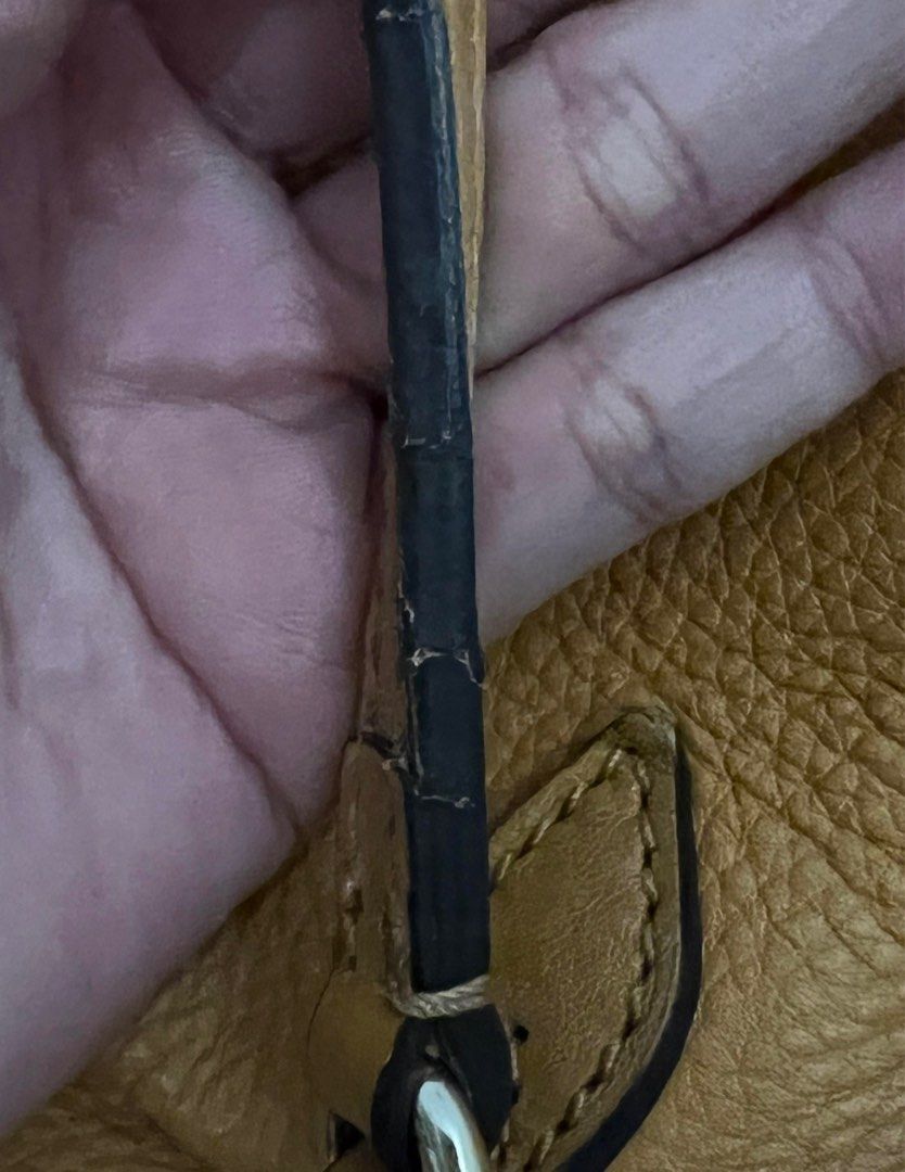 GUCCI authentic (Category: Tote Bags) located in Singapore. Submitted by ilovesg33 (Listing ID 1201696713, Image 3). Description: Cracks in handle lining, small stain can wash check the photos Dimensions: 46 width (zipper) 30 height.