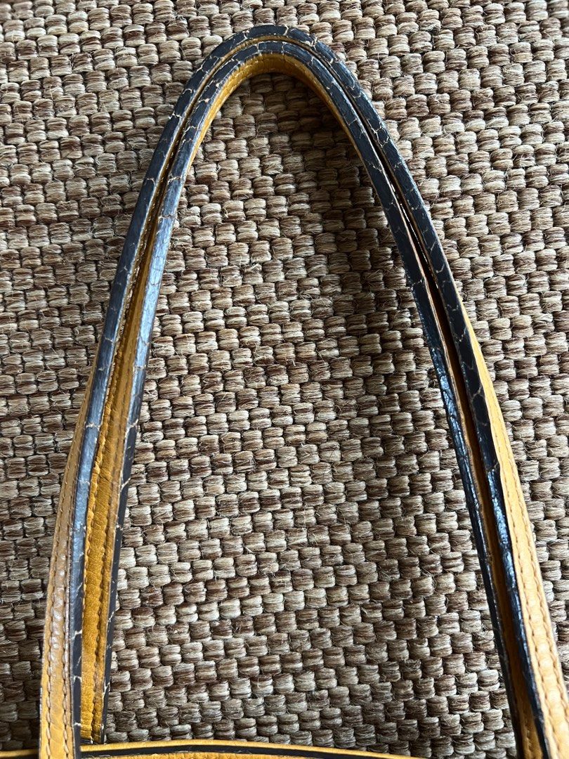 GUCCI authentic (Category: Tote Bags) located in Singapore. Submitted by ilovesg33 (Listing ID 1201696713, Image 8). Description: Cracks in handle lining, small stain can wash check the photos Dimensions: 46 width (zipper) 30 height.