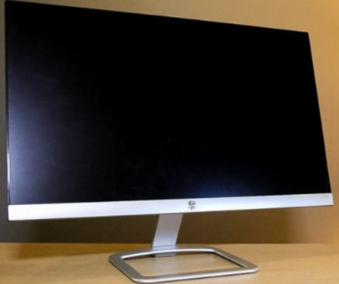 HP 23" LCD monitor, Computers & Tech, Desktops on Carousell