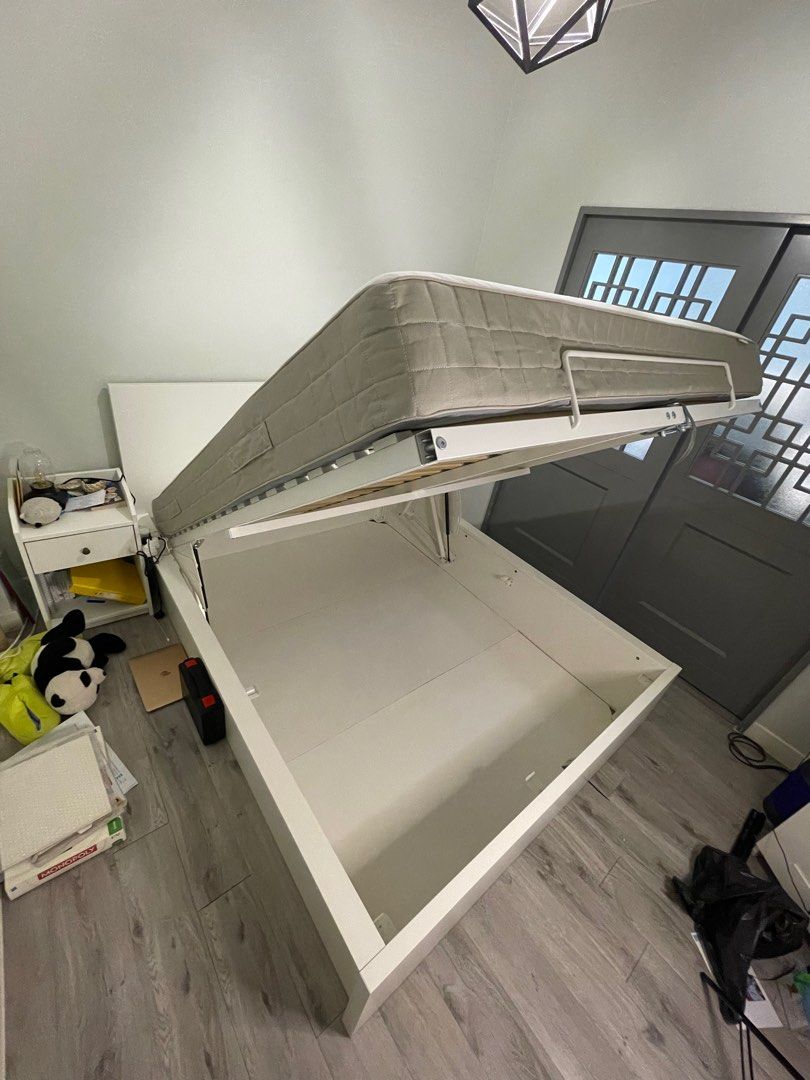 IKEA Malm Ottoman Queen Size bed, 傢俬＆家居, 傢俬, 床架及床褥 Carousell