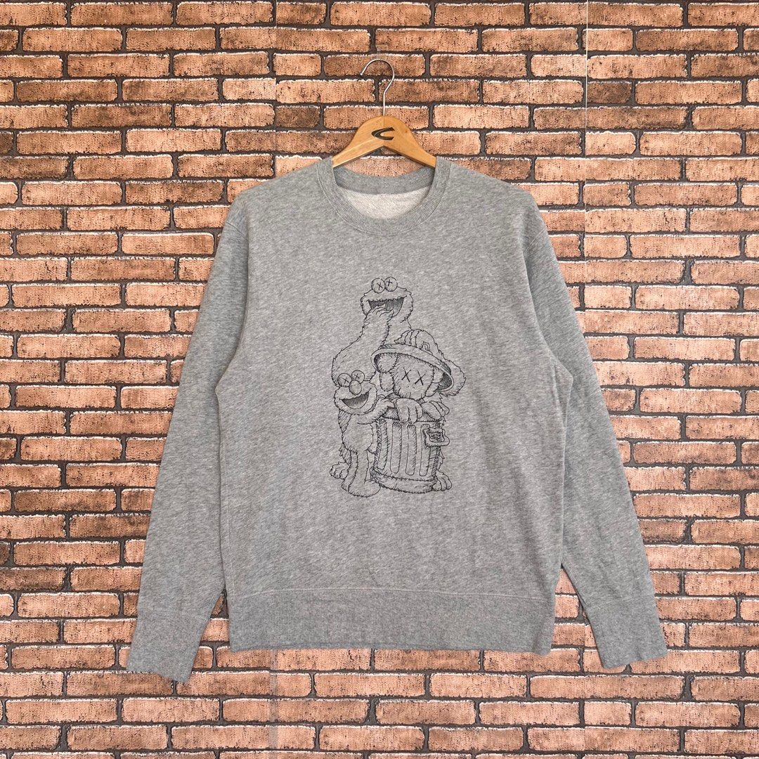 Kaws x uniqlo crewneck best sale