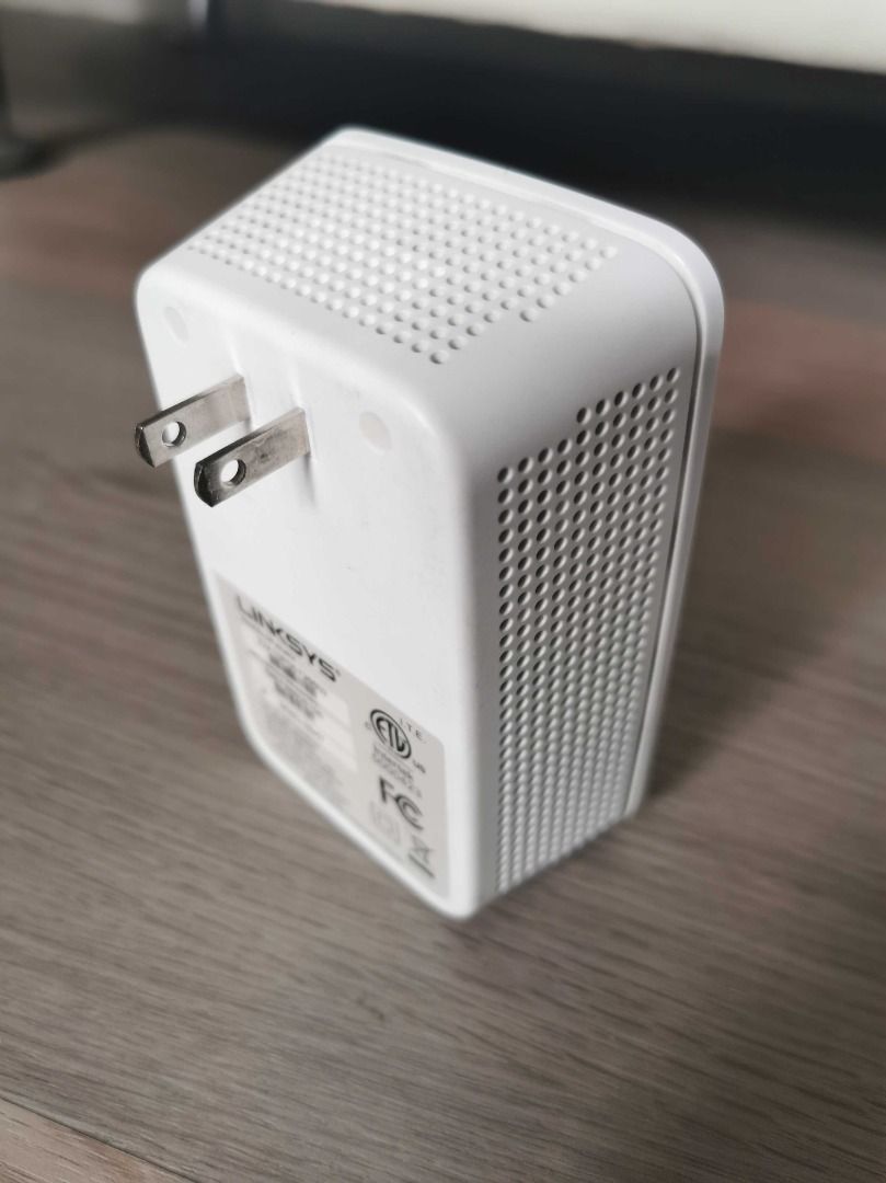Linksys Wi-Fi Range Extender RE6800 (Category: Networking) located in Quezon City. Submitted by r.ruste (Listing ID 1201723954, Image 2). Description: Model: Linksys Wi-Fi Range Extender RE6800 Condition: Like new Please check online for product features and functions. Thank you! .