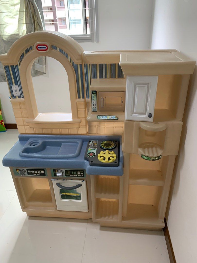 Little tikes inside outside kitchen 2025