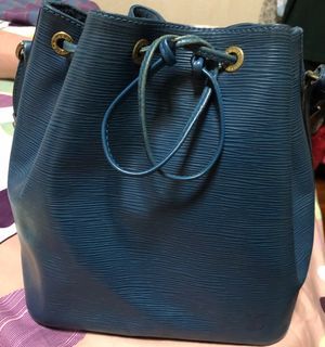 PRE-LOVED💯% AUTHENTIC LOUIS VUITTON NEO NOE MONOGRAM BUCKET BAG BLUE,  Women's Fashion, Bags & Wallets, Purses & Pouches on Carousell
