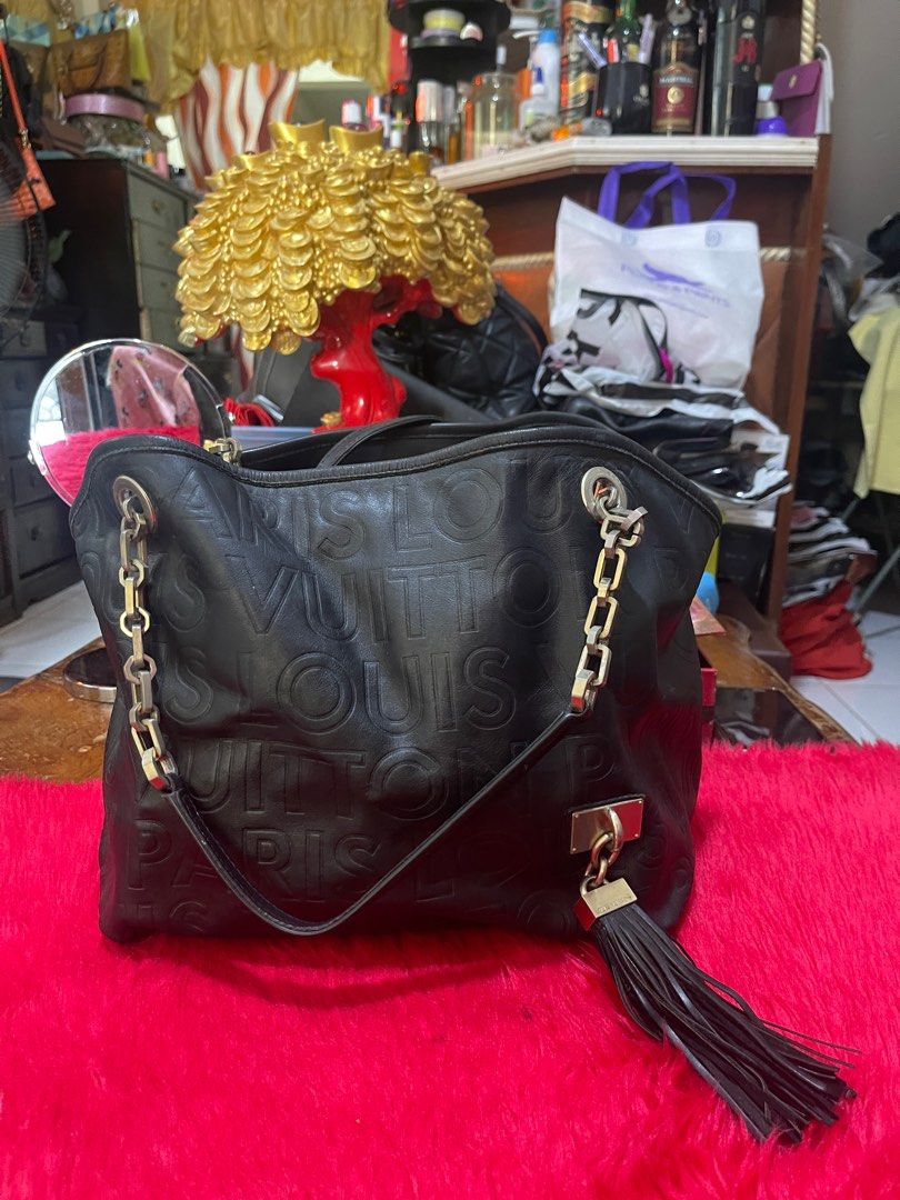 LV AUTOM HIVER LIMITED EDITION (Category: Luxury Bags & Wallets) located in Calamba. Submitted by angelspetdogs (Listing ID 1201665383, Image 1). Description: Lv limited edition in good conditoon gamuza ang loob with code hindi binabakbak maganda ang leather pang matagalan check nyo na lng kc di ako marunong mag authenticate tnx.