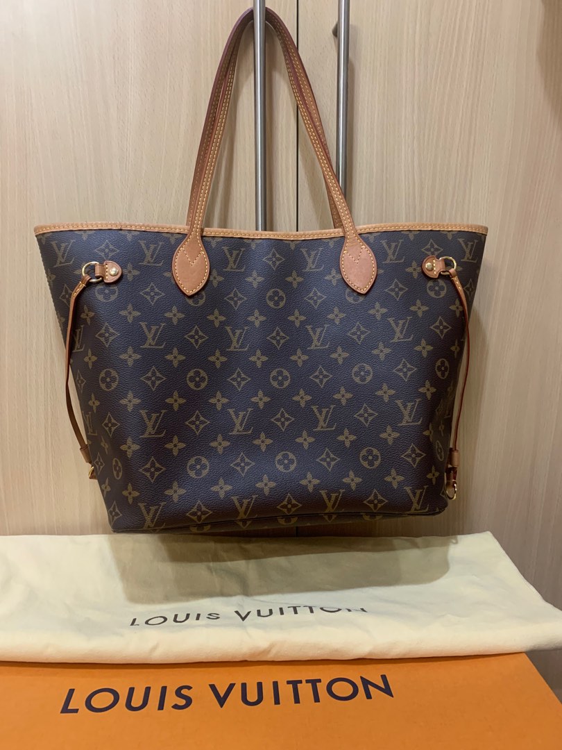 Louis Vuitton Lockme Chain PM in Black Leather (Date code: DU4200), Luxury,  Bags & Wallets on Carousell