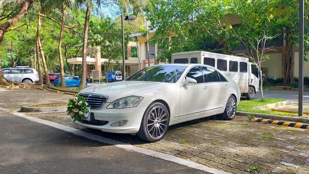 Mercedes Benz Sclass Limousine Krystal White Stretch Bridal Car VIP Service (Category: Car Services) located in Manila. Submitted by aperfectdaywedcar (Listing ID 239327612, Image 1). Description: Mercedes Benz Sclass Limousine Krystal White Stretch Available for all occasions... Bridal Car / Wedding Car Prom Debut Proposals Corporate Meetings Prenup Shoot Business Meetings Bachelors Party Bridal Shower FB: APerfectDayWedCar Luxury Bridal Cars Ma