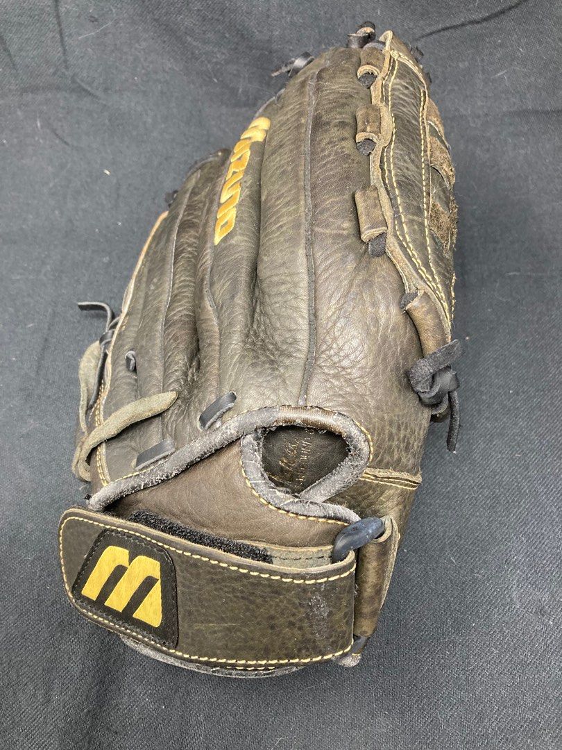 Mizuna leather softball glove 10", Sports Equipment, Sports & Games