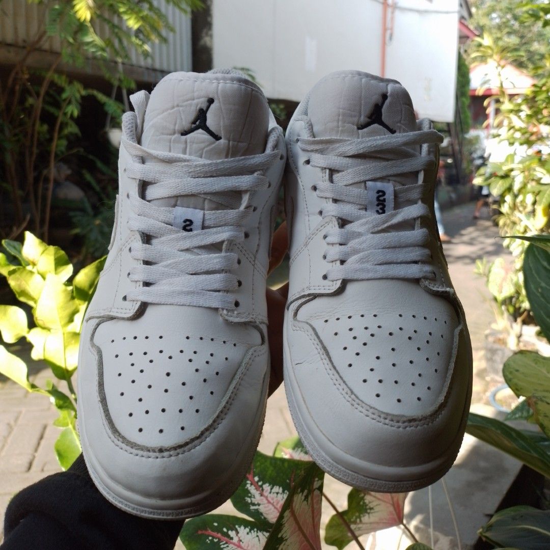 low top jordan 1 white
