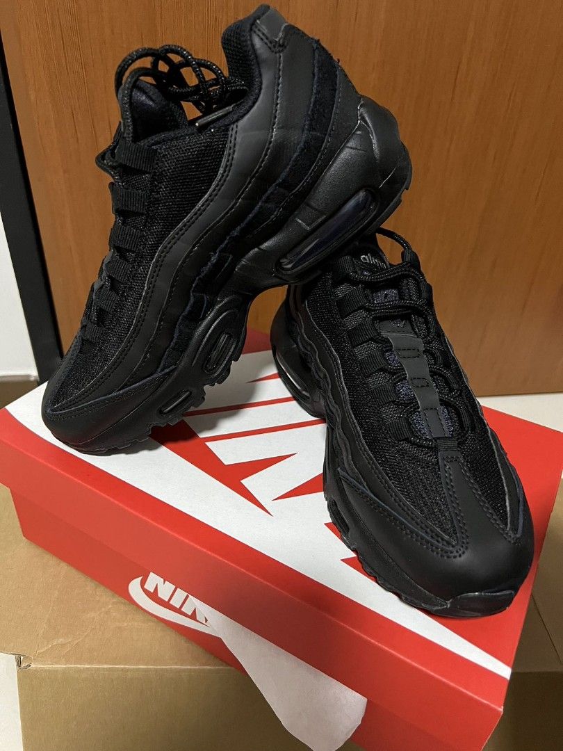 airmax95 essential triple black