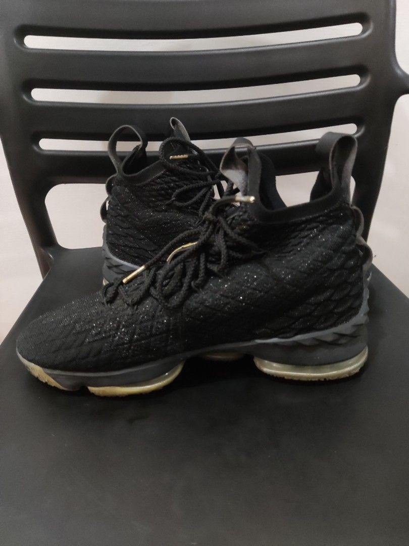 Lebron 15 discount black gum