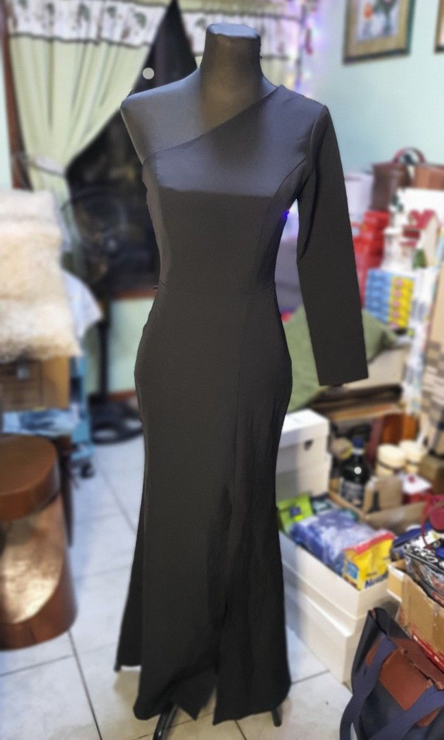 One arm sleeve Black gown, Women's Fashion, Dresses & Sets, Evening