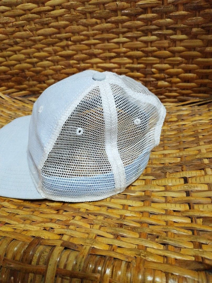 penguin (Category: Caps & Hats) located in Santiago. Submitted by rhosphy (Listing ID 1201668470, Image 3). Description: .