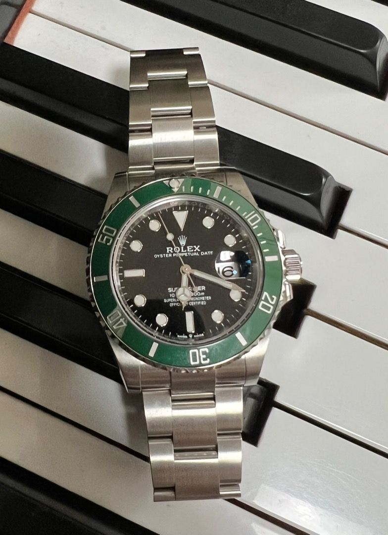 Rolex Submariner Starbucks (Category: Luxury Watches) located in Quezon City. Submitted by katy2424 (Listing ID 1201743785, Image 1). Description: Rolex submariner Starbucks Brandnew 2022 Complete Unused/Resized.