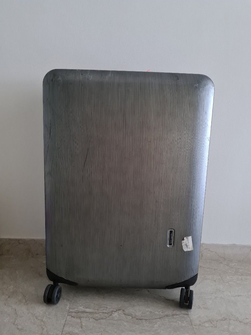 Samsonite Inova 28 spinner Hobbies Toys Travel Luggage on