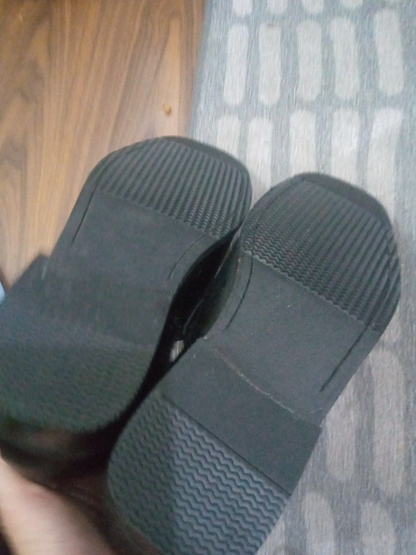School or Work shoes (Category: Casual Shoes) located in Quezon City. Submitted by bebenico (Listing ID 1201698373, Image 2). Description: New, bought at the price of 1999.00 Pure leather alex brand.