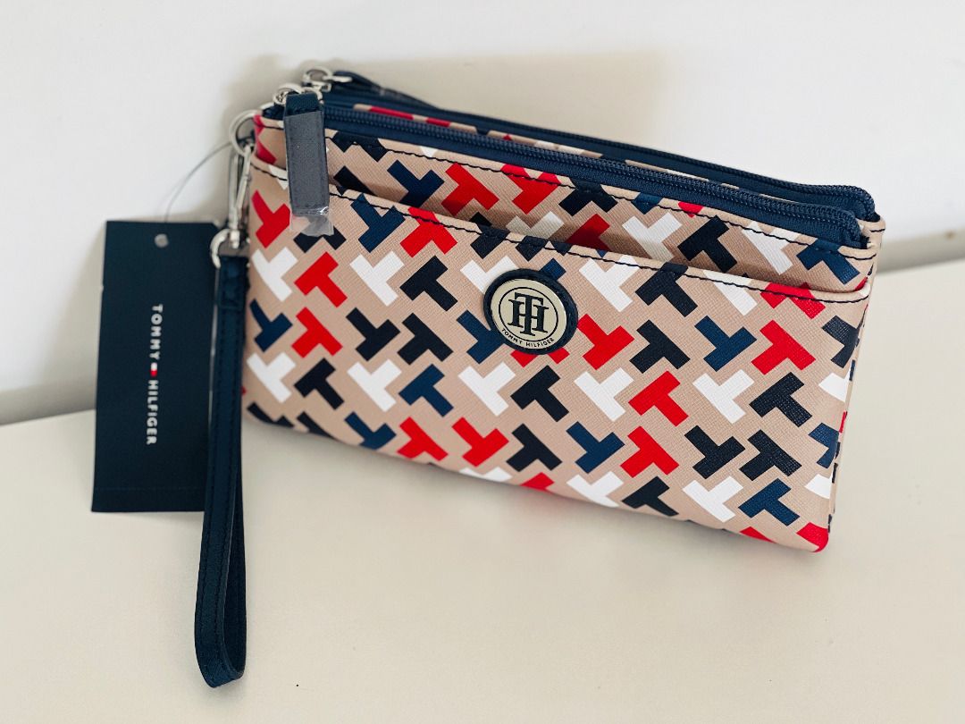 Tommy hilfiger hotsell clutch purse