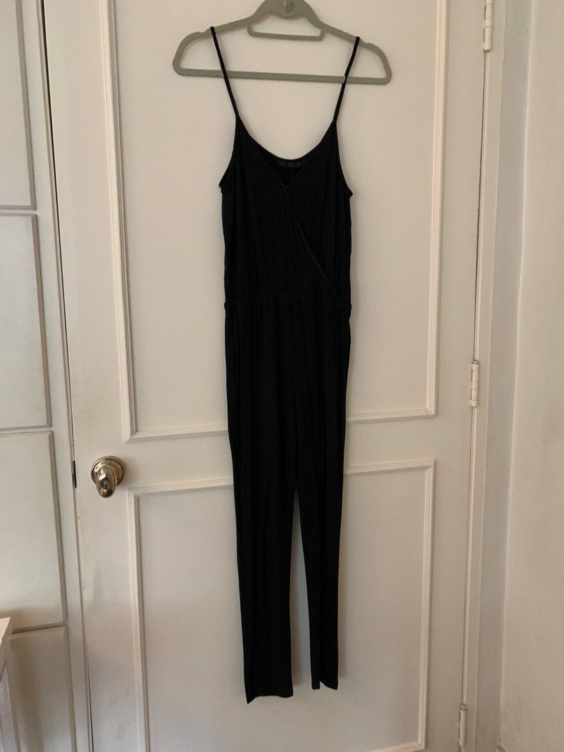 Topshop Black Sleeveless Jumpsuit (Category: Jumpsuits) located in Pasig City. Submitted by j__closet (Listing ID 1201830764, Image 1). Description: ITEM DETAILS IMPORTANT - All items are authentic and any flaws will be disclosed - Item goes to the highest bidder - Once offer is accepted, buyer has 24 hours to secure payment. Otherwise, reservation will be lifted - Items may be picked up at AIC Gold Tower in Ortigas Center only - MOP: BDO / GCash