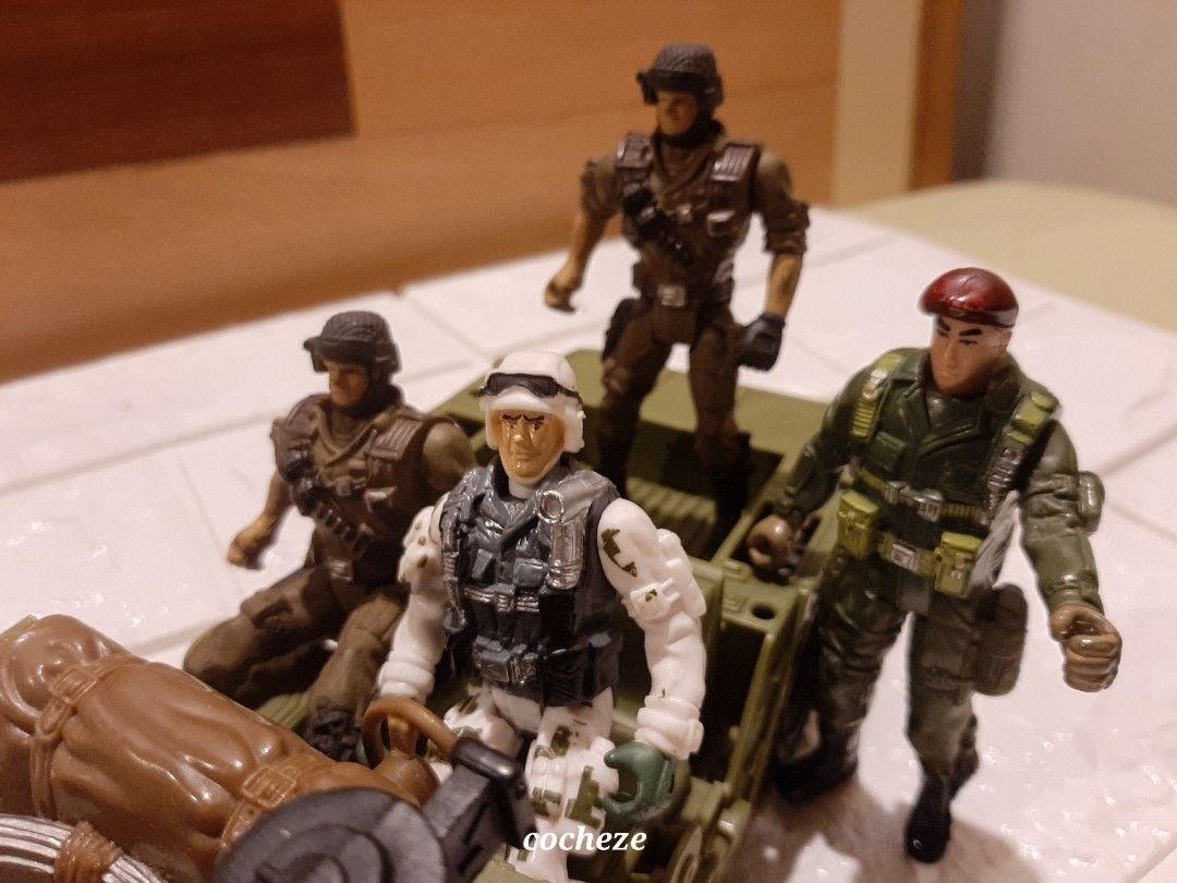 Toy Soldiers and Jeep...:-) (Category: Figurines & Statues) located in Santa Cruz. Submitted by cocheze (Listing ID 1201847956, Image 2). Description: tenhut!:-) reporting for duty..hehe maybe you want this toys..feel free to message.Thanks..