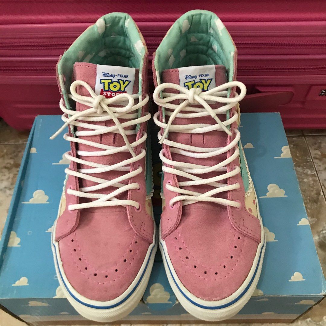 Gambar sepatu vans toy story hot sale