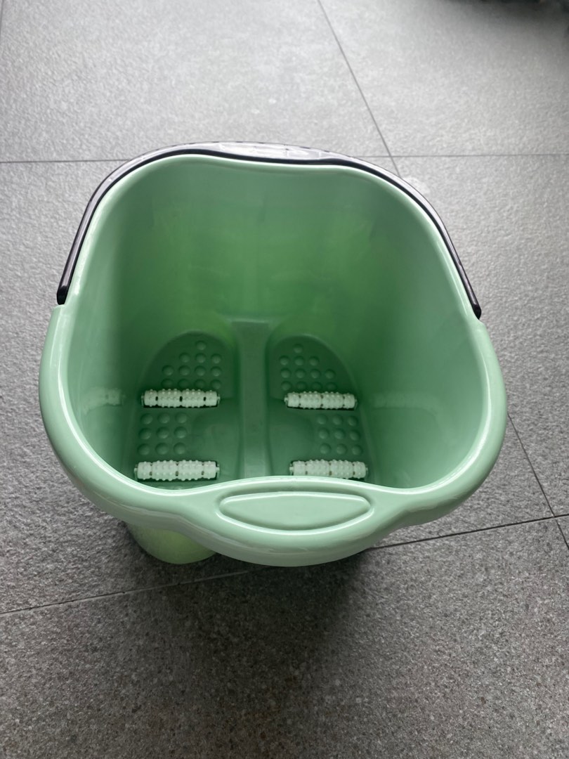 Wash feet bucket, Furniture & Home Living, Bathroom & Kitchen Fixtures on Carousell