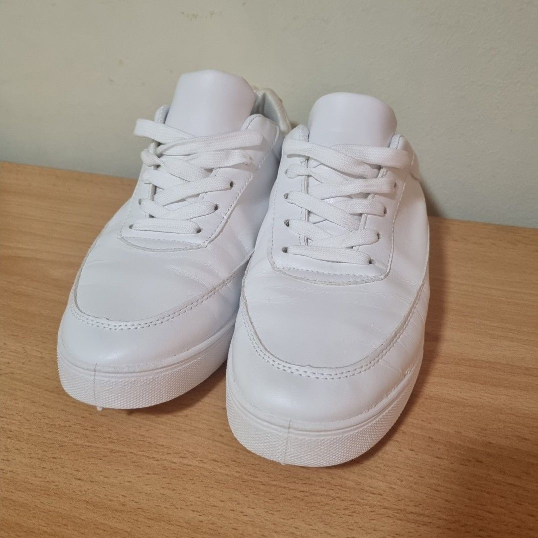 Mens sneakers under top $2